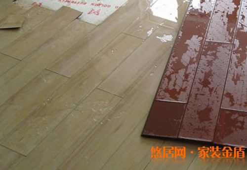 地板泡水了有什么急救方法？
